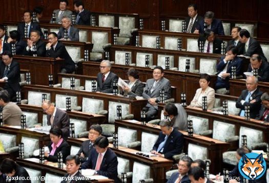 ひとり親方の個人事業やってます。 これ以上増税されたら・・・  都・区民税　57万0500円 個人事業税　14万5000円 所得税　　　69万5100円 消費税　　　81万0000円 健康保険　　85万3569円\u25a0ふたり 介護保険料　10万2266円\u25a0ふたり 国民年金　　78万4060円\u25a0ふたり 合計　　　　396万0495円　破産！