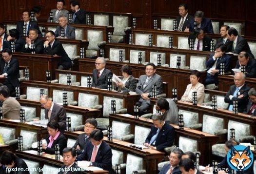 ひとり親方の個人事業やってます。 これ以上増税されたら・・・  都・区民税　57万0500円 個人事業税　14万5000円 所得税　　　69万5100円 消費税　　　81万0000円 健康保険　　85万3569円\u25a0ふたり 介護保険料　10万2266円\u25a0ふたり 国民年金　　78万4060円\u25a0ふたり 合計　　　　396万0495円　破産！