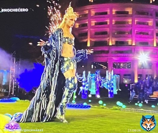Esa vestimenta es muy met gala #AlfombraRoja #nochecero