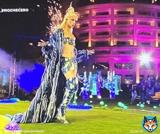 Esa vestimenta es muy met gala #AlfombraRoja #nochecero