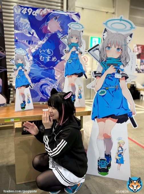 なんとか #設営完了 !印刷所さんの計らいで、先行販売ですが急遽中サイズ、小サイズもレジにて販売します!(後払い、展示後お渡し。)等身大のみ変わらず抽選販売です。ポップは撮影可能(人物の写り込みにご配慮下さい。)それではお待ちしております!! #C101