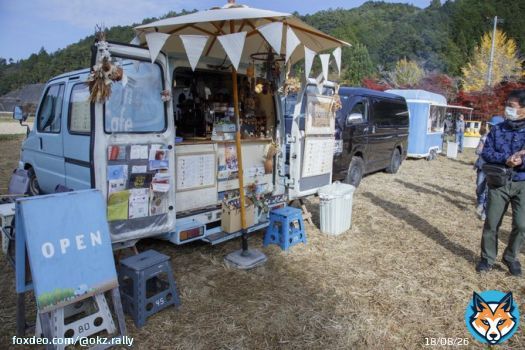 【#新城ラリー イベント情報】 額田SSの各観戦会場の近くには飲食出店もあります 昼をまたぐSSのスケジュールとなっていますので、お昼ご飯はぜひ #額田グルメ をお楽しみください！ 写真は昨年11月に行われたラリージャパン2022のものです