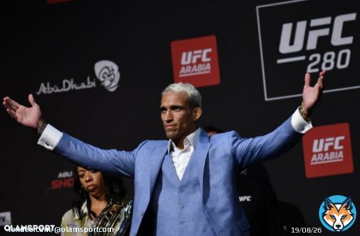 UFC 289. Чарльз Оливейра - Бэнил Дариуш жанги муддатидан аввал якунланди
