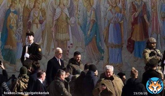 The significance of @POTUS visit to Kyiv today is huge. The last time the US presidents visited Ukraine was in 2008. Biden's presence is a massive show of the US support to Ukraine. First photos show him paying respects at the Wall of remembrance of soldiers killed by Russia