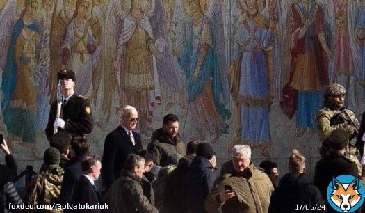 The significance of @POTUS visit to Kyiv today is huge. The last time the US presidents visited Ukraine was in 2008. Biden's presence is a massive show of the US support to Ukraine. First photos show him paying respects at the Wall of remembrance of soldiers killed by Russia