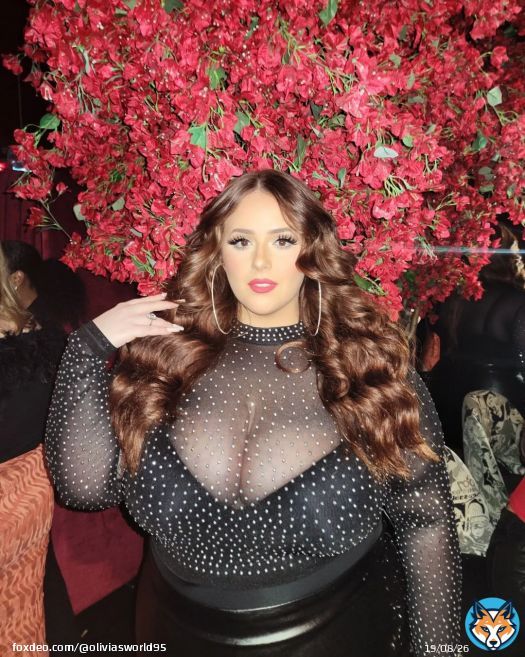 I go out sometimes too \ud83c\udf77 @scarlettoronto thank you for having me. \u2764\ufe0f@secretmediaco #scarletttoronto #scarletthasasecret #torontonightlife #plussizestyle#redheadsdoitbetter #plussizeootd