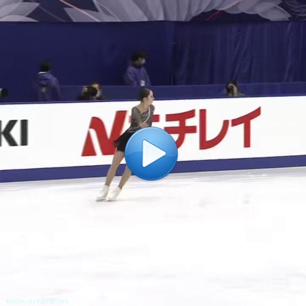 Korean teenager Kim Yelim sprung a surprise in the short program at the #NHKTrophy 2022, taking the lead from world champion Sakomoto Kaori in Sapporo.   @ISU_Figure | #GPFigure | #FigureSkating