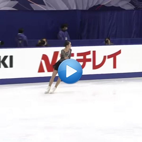Korean teenager Kim Yelim sprung a surprise in the short program at the #NHKTrophy 2022, taking the lead from world champion Sakomoto Kaori in Sapporo.   @ISU_Figure | #GPFigure | #FigureSkating
