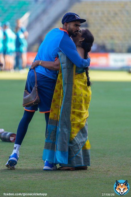 Proud moment for KS and his family   #INDvsAUS #KSBharat