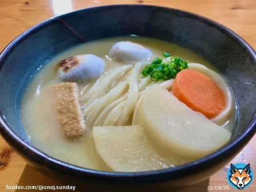 #onej ニッポン列島生電話 ローカルレコメンド  お正月の定番！ご当時お雑煮特集  奥田麻衣アナからプチ情報 香川県のあんもち雑煮と 讃岐うどんがコラボ  白みそアン雑煮うどん！ 観音寺市にある「本場かなくま餅 福田」の 期間限定メニューです