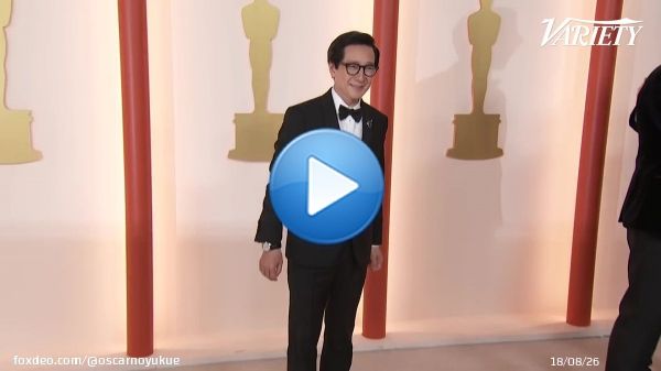 今日の主役のひとりになるに違いない「エブエブ」のキー・ホイ・クァンが登場。「インディ・ジョーンズ／魔宮の伝説」「グーニーズ」の少年が51歳になって第二の黄金期を歩みだす！ #Oscars95 #アカデミー賞
