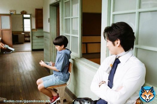 Season2のキーパーソン ナオキ(#國島誠雅)と コッヒー(#ディーンフジオカ)  横顔の写真ですが、 優しく微笑むディーンさんの表情が 想像つきますね  photo by yukino kishii #岸井ゆきの #オフショット  #パンドラの果実 Season1〜2 #Hulu で全話独占配信中 \u25b6\ufe0e