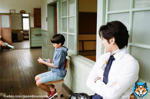 Season2のキーパーソン ナオキ(#國島誠雅)と コッヒー(#ディーンフジオカ)  横顔の写真ですが、 優しく微笑むディーンさんの表情が 想像つきますね  photo by yukino kishii #岸井ゆきの #オフショット  #パンドラの果実 Season1〜2 #Hulu で全話独占配信中 \u25b6\ufe0e