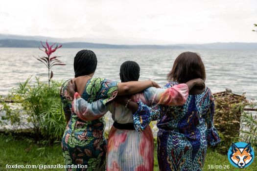 « Toute personne appartient d’abord à l’humanité. » - Dr. Mukwege  En cette #JournéedesDroitsHumains, rappelons que les droits ne sont pas pleinement universels.     Le monde ne peut rester indifférent aux violations à l’Est du Congo. Agissons :    #RDC