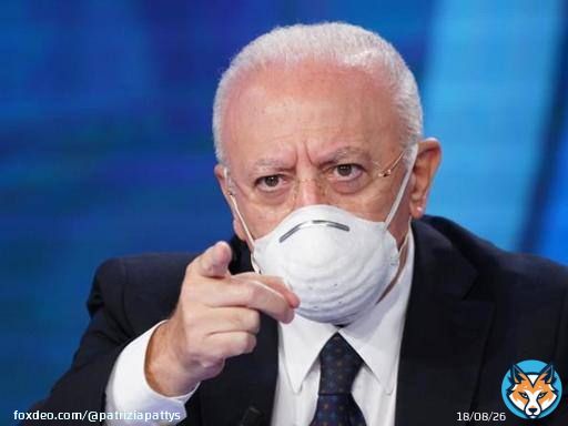 De Luca ha firmato l&rsquo;ordinanza che conferma l&rsquo;obbligo delle mascherine negli ospedali e nelle Rsa. E nello stesso provvedimento &laquo;raccomanda ai cittadini l&rsquo;adozione di comportamenti di prudenza...'