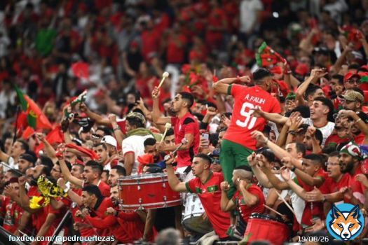 Uma sele&ccedil;&atilde;o africana t&aacute; na semifinal de uma Copa do Mundo.  Primeira vez na hist&oacute;ria do futebol!  Foram 92 anos de Copa sem isso acontecer.  Depois de bater Espanha e Portugal, Marrocos fez hist&oacute;ria.  Pelo menos umacoisa boa essa Copa teve.  E quem t&aacute; torcendo contra &eacute; arrombado