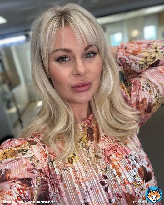 My self esteem haven&rsquo;t been the best lately, I know I&rsquo;m not &ldquo;supposed&rdquo; to feel like this. But I do..So step one on healing im gonna start showing myself more again. Boosting me with a selfie today\ud83d\udc95Hair: @caroline.yoyounan_cy Top: @venti6_ (Greek wine lunch shopping \ud83d\ude05) #loveyourself #selfcare #memyselfandi #boosting