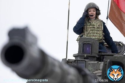 Эксперт Жданов говорит, что Лиз Трасс, которая станет новым премьером, ещё радикальнее Джонсона. Это внушает надежду на то, что фюреру не раз придётся сдавать кал не снимая штанов. И уже потом помещать этот боекомплект в чемодан.