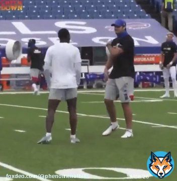 When #JoshAllen&rsquo;s in street clothes you can tell why he can stiff arm, hurdle & juke one on one defenders.  #BillsMafia #BuffaloBills #SteelersvsBills #kennypickett #SteelerNation #Steelers