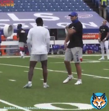 When #JoshAllen&rsquo;s in street clothes you can tell why he can stiff arm, hurdle & juke one on one defenders.  #BillsMafia #BuffaloBills #SteelersvsBills #kennypickett #SteelerNation #Steelers