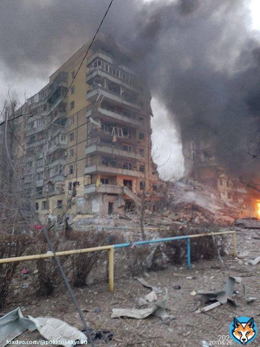 Русский мир пришел в Днепр. По всей видимости этот жилой дом в рос СМИ назовут бандеровской казармой.