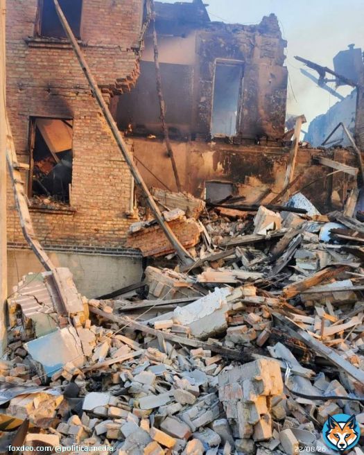 Российские войска ударили по школе в селе Белогоровка, 60 человек &laquo;скорее всего&raquo; погибли.  По словам Главы Луганской области Сергея Гайдая, в школе укрывались почти все жители села.   \ud83d\udcac &laquo;Подвал школы был единственным местстом спасения, но россияне забрали у людей и этот шанс&raquo;.