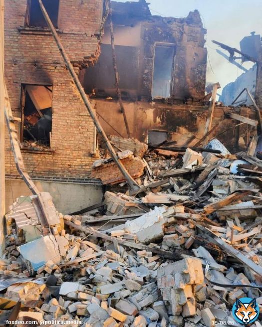 Российские войска ударили по школе в селе Белогоровка, 60 человек &laquo;скорее всего&raquo; погибли.  По словам Главы Луганской области Сергея Гайдая, в школе укрывались почти все жители села.   \ud83d\udcac &laquo;Подвал школы был единственным местстом спасения, но россияне забрали у людей и этот шанс&raquo;.