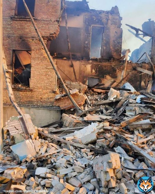 Российские войска ударили по школе в селе Белогоровка, 60 человек &laquo;скорее всего&raquo; погибли.  По словам Главы Луганской области Сергея Гайдая, в школе укрывались почти все жители села.   \ud83d\udcac &laquo;Подвал школы был единственным местстом спасения, но россияне забрали у людей и этот шанс&raquo;.