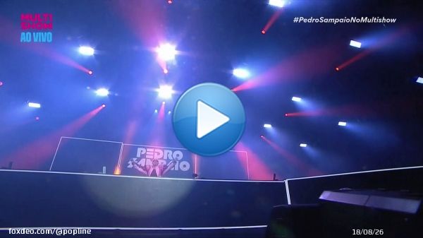 O verdadeiro hino da Copa do Mundo aqui! Waka Waka no show do Pedro Sampaio na Farofa da GKAY!