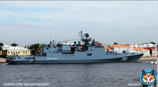Сообщается, что в Черном море подбит сторожевой фрегат вмс рф 'Адмирал Макаров'  Около 4 часов утра на место, где был пожар на российском военном корабле, выдвинулось спасательное судно Экипаж корабля 180 человек, может нести на борту вертолет, крылалатые ракеты 'Калибр' и торпеды