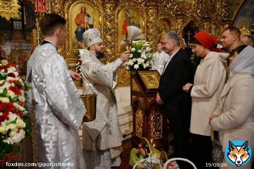 Христос Воскрес!  На Великодньому Богослужінні у Михайлівському соборі разом із @Epifaniy, Мариною та усіма вірянами разом молилися за наших воїнів, які зустрічають це свято в окопах, захищаючи українську землю. Та за нашу українську Перемогу.