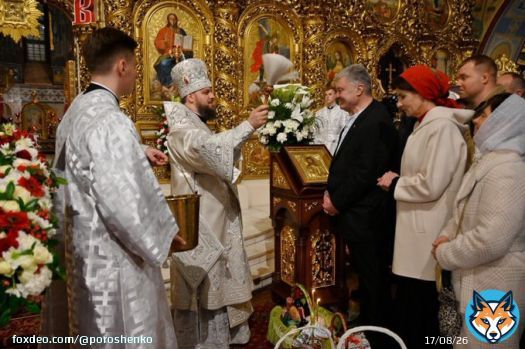 Христос Воскрес!  На Великодньому Богослужінні у Михайлівському соборі разом із @Epifaniy, Мариною та усіма вірянами разом молилися за наших воїнів, які зустрічають це свято в окопах, захищаючи українську землю. Та за нашу українську Перемогу.