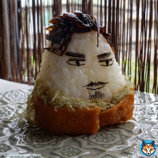#OnigiriAction  鶴見おにぎりBefore After 材料 ( 昆布佃煮・黒ごま・ゆで卵・ハム・とろろ昆布・味付けお揚げ)  新しい額あてがお似合いです鶴見中尉 #ゴールデンカムイ   #金カム #鶴見中尉