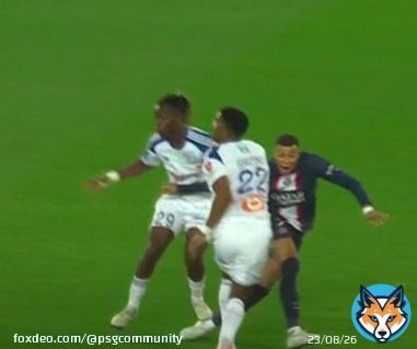 PTDRRR IL FAIT DU SURF SUR SA CHEVILLE ET L'ARBITRE SORT PAS LE ROUGE ???  #PSGRCSA