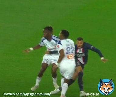PTDRRR IL FAIT DU SURF SUR SA CHEVILLE ET L'ARBITRE SORT PAS LE ROUGE ???  #PSGRCSA