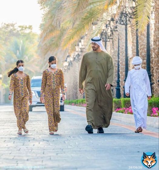 صاحب السمو الشيخ #محمد_بن_زايد  مع احفاده شما ، سلامة ، محمد بن خالد  #محمد_بن_زايد_عزنا_وفخرنا