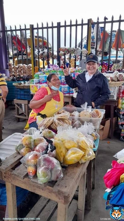#1RazónPara amar este proceso arduo revolucionario es ver la mirada entusiasmada de una madre soltera al ser ayudada por un revolucionario #DeZurdaTeam