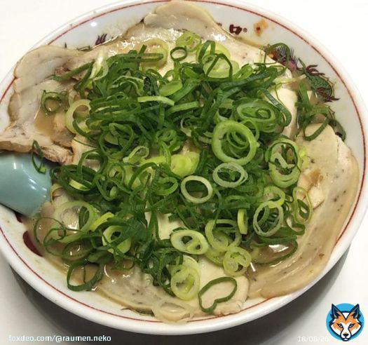 天下一品 二条店@京都市。チャーシュー麺こってりネギ多めニンニク＋餃子＋色々。なりゆきで二条店へ安定の濃さでめちゃ旨(^^)豆板醤を入れて旨旨餃子食べてばかり美味ごちそうさまでした