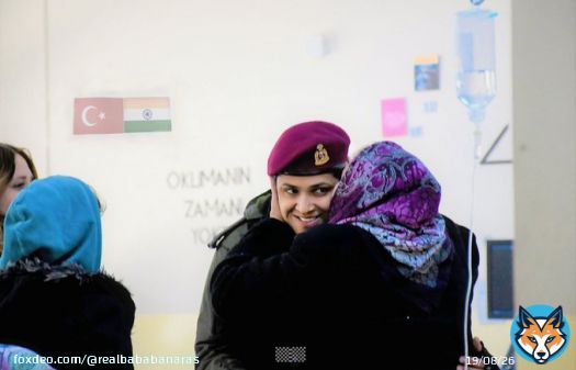 Emotional Moment  A Turkish woman thanking Indian Army doctor for saving live of her son and daughter in earthquake affected Turkey.    #TurkeySyriaEarthquake #TurkeyEarthquake  #OperationDost