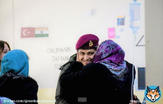 Emotional Moment  A Turkish woman thanking Indian Army doctor for saving live of her son and daughter in earthquake affected Turkey.    #TurkeySyriaEarthquake #TurkeyEarthquake  #OperationDost