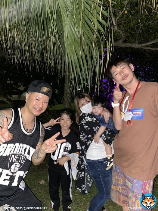 窪塚洋介とREDSOUL家  美味い酒飲めました  ありがとうございました \ud83d\ude0a  嫁さんは綺麗で 子供は長身イケメンでした #窪塚洋介