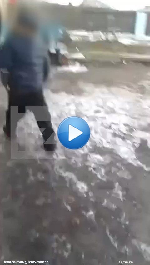 Вот так возвращался домой 6-летний Богдан после того, как его сбил депутат в Новосибирской области. Сергей Мамонтов оставил ребёнка после аварии и скрылся.  Сейчас мальчик находится в больнице в тяжелом состоянии. У ребенка зафиксированы сотрясение головного мозга и переломы.
