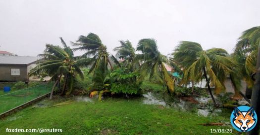 Hurricane Lisa strikes coast near top Belize port
