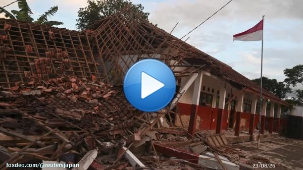 動画： #インドネシア #地震 で160人超が死亡、建物倒壊で多数が生き埋め　死傷者さらに増加の恐れ