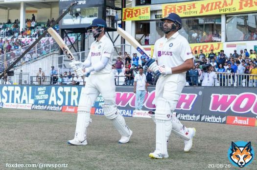 .@ImRo45(31) & @klrahul(4) give India a  start as both the openers are looking in good shape  IND: 35/0 (9)   @BCCI  #INDvAUS #INDvsAUS #BorderGavaskarTrophy #BGT2023