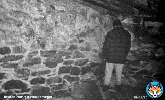 These leaked photos of Aaron Rodgers' 'Darkness Retreat' are terrifying.