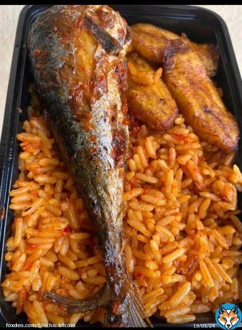 I thought money was the only thing that could change people until I went to a wedding today and ordinary jollof rice made someone act as if she did not know me