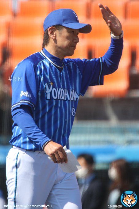 メンバー表交換後の三浦監督  #三浦大輔 監督 #baystars #横浜頂戦
