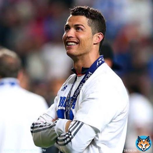 Cristiano Ronaldo  a envoy&eacute; un avion charg&eacute; de tentes, colis alimentaires, oreillers, couvertures, d'aliments pour b&eacute;b&eacute;s, de lait, et de fournitures m&eacute;dicales pour aider les victimes en Syrie & en Turquie. @MaillSport #RealMadrid   Un exemple sur & en dehors du terrain.