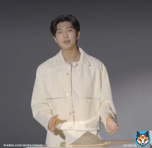 HE LOOKS SO GOOD